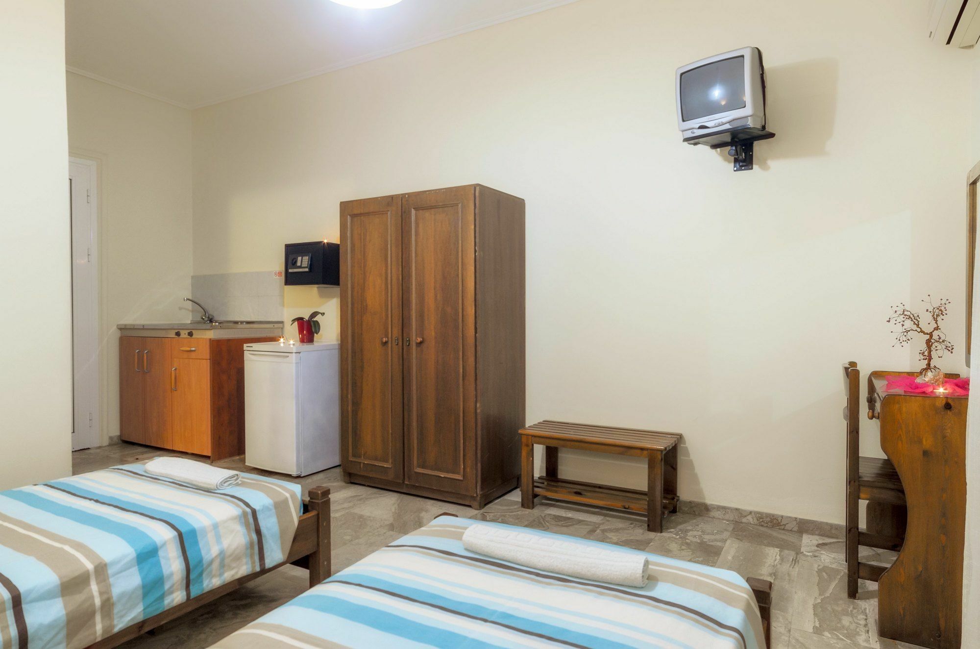 Borsalino Studios & Apartments Лаганас Екстер'єр фото