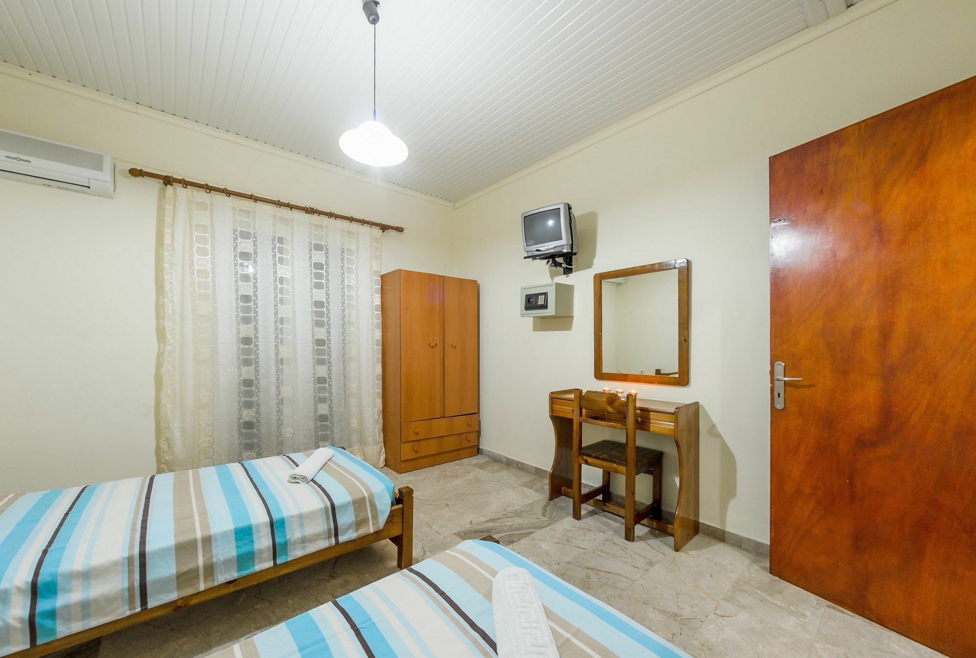 Borsalino Studios & Apartments Лаганас Екстер'єр фото